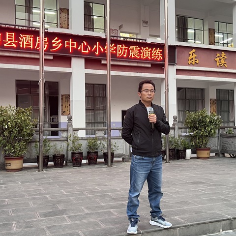 “地震科普 携手同行”——施甸县酒房乡中心小学防震演练纪实