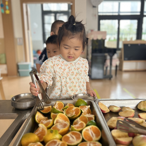 自主取餐 快乐进餐—小五班