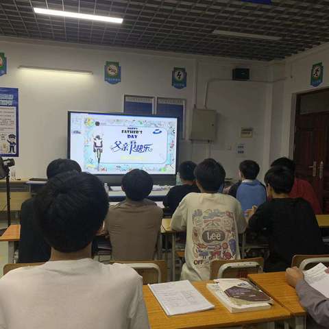 机械工程系22机器人3+2杜绝“两卡”“跑分”洗钱主题班会