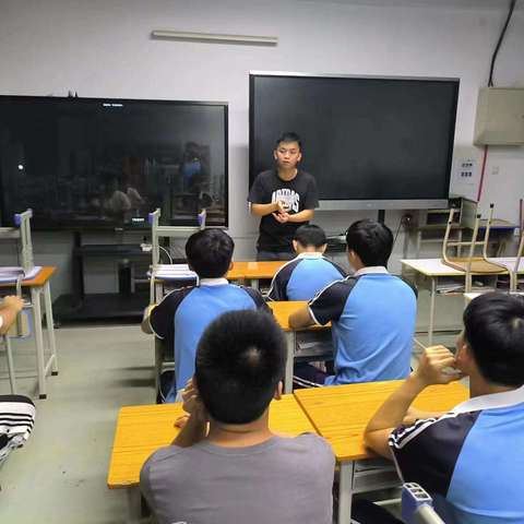 22机器人3+2主题本学期班级情况总结主题班会