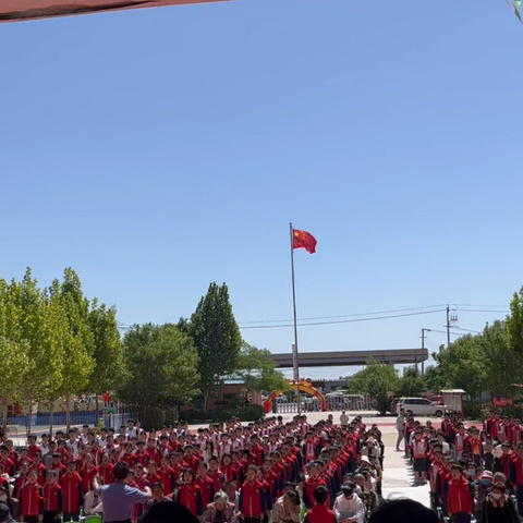 家校共育，静待花开——芳草地学校家长会