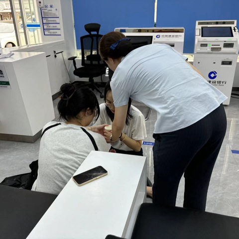 客户突发晕倒，宜丰永和支行暖心救助获赞