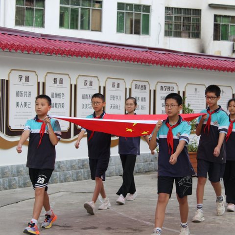 斗志昂扬凝合力，耕耘不辍玉始成