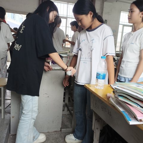 守护校园安全        远离管制刀具手机