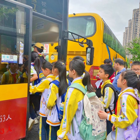 春风十里观春景  春意盎然踏青去 金城江区第十三小学（区五小碧桂园校区）2024年春季学期五年级研学活动