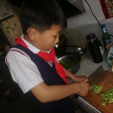 【濮阳县八公桥光明小学】三一班———美食小当家之蒜苔炒肉