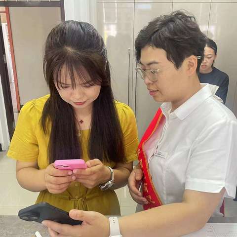 吉林市南京路支行营业部开展反假币进校园宣传活动