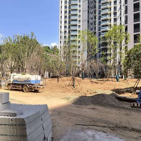 大家好！我是青桔装饰的梁胜，今天是9月3日星期二，我又又又来咱们保利北C2栋看楼盘进度情况了，给大家拍了些照片，请大家耐心观看哦！