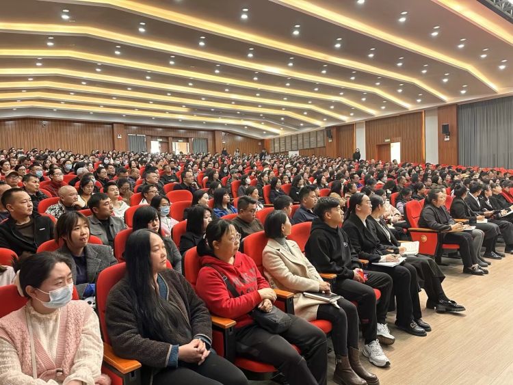 简篇-相约春天 携手同心 开启新程 共育成长—玉溪师范学院附属小学 2024-2025 学年家长学校开班了