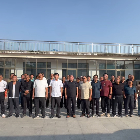 “喜迎双节”为一线环卫工人发放中秋福利￼