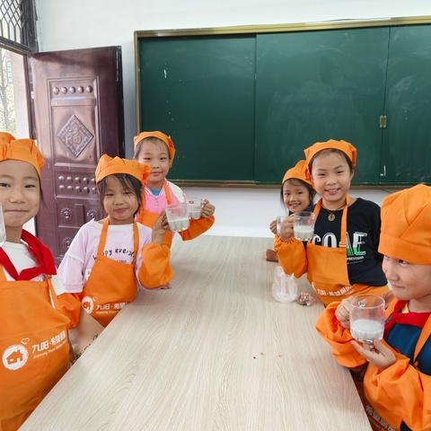 新县千斤乡中心学校“美好‘食’光”食育社团活动——花生豆浆