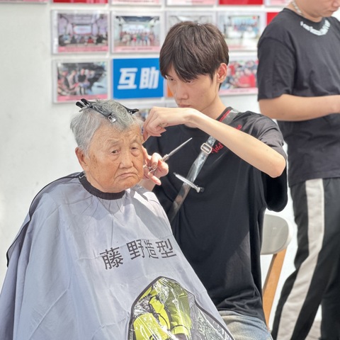 红色便民服务团——爱心义剪