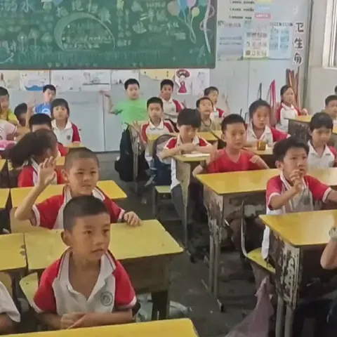 手舞飞扬，律动精彩 ——平小三年一班班本课程