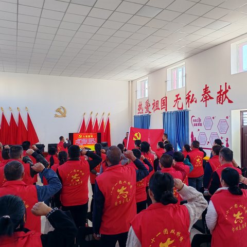 八十一团昌盛社区深入党员“双报道”答好为民“服务卷”--开展环境大整治活动