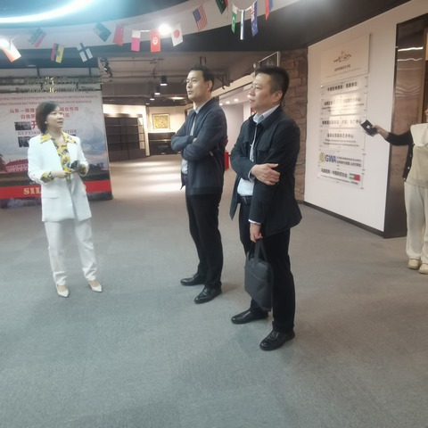 自贸试验区历下区块办公室到济南国贸电商产业园调研