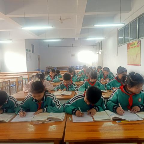 笔墨飘香书未来 临沂启阳实验学校举办2025年四年级三月份一月一赛书法比赛