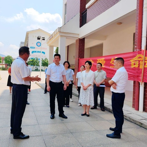 百色市市委到百色市右江区第八初级中学开展校园安全调研检查工作