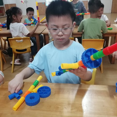 育蕾明珠幼儿园2024年春季学期大大二班第二十周成长记录