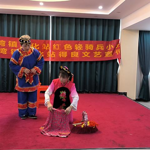 杨柳文化站红色文艺轻骑兵送戏曲进景区走进茶叶谷