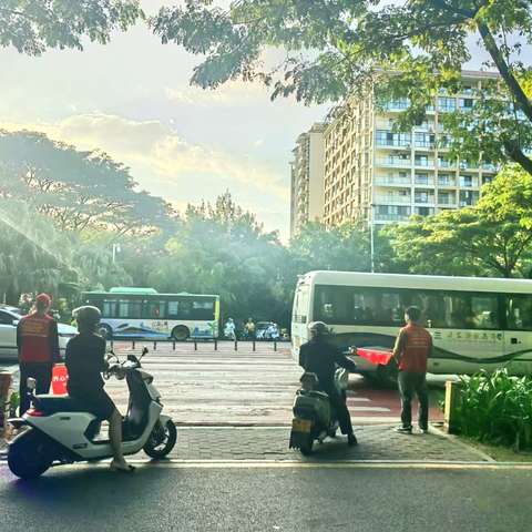 吉阳区临春社区新时代文明实践站开展“爱LU”斑马线文明交通志愿服务活动