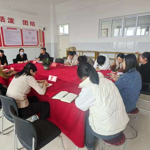 鉴往知来    静待花开——小山小学召开期末成绩分析会