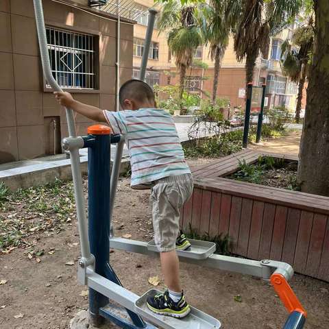 我为群众办实事——西外大社区增设健身器材