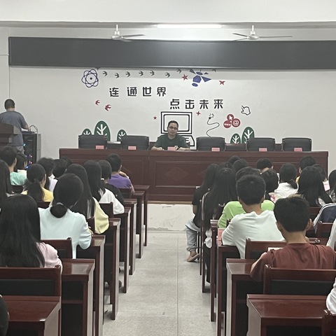 “逐梦乘风浪，立志赴远航” ——于都县小溪初级中学九年级座谈会