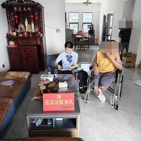 九二支行党支部上门服务开展“全民反诈在行动”宣传活动