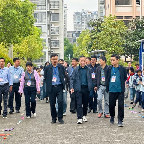 浓浓教育情 殷殷关切意——横峰县人大常委会领导亲临视察新教育实验工作