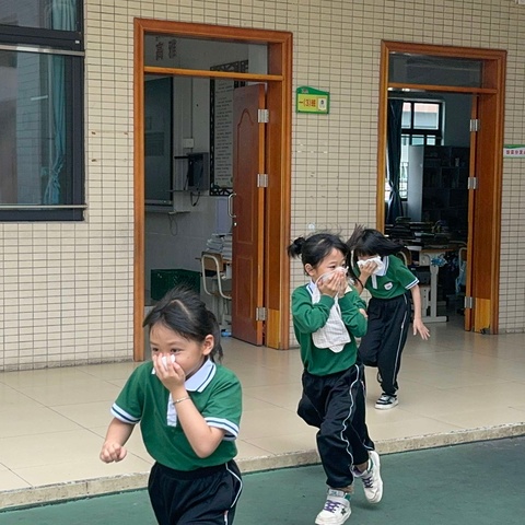 【幸福西罟•安全】消防安全常抓不懈 疏散演练警钟长鸣——东凤镇西罟小学开展消防安全专题培训暨应急疏散演练活动