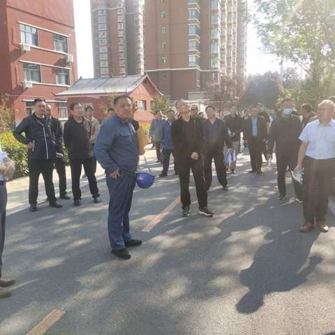 濮阳市华龙区教育局领导一行莅临我校进行用电安全检查