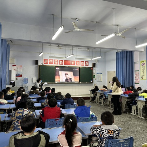 “学雷锋 、树新风”主题班会        希望小学一年级十二班