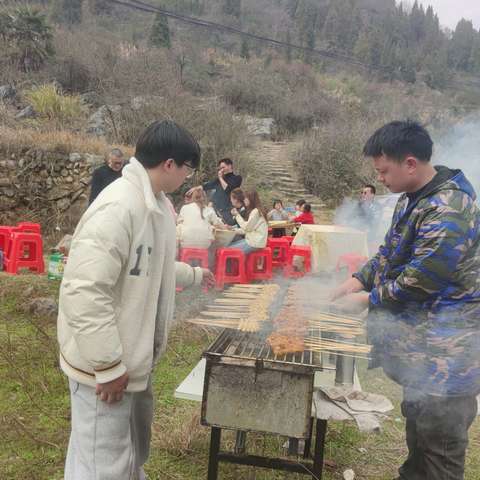 石陶中学庆三·八活动——   “ 春日踏青，烧烤欢歌”