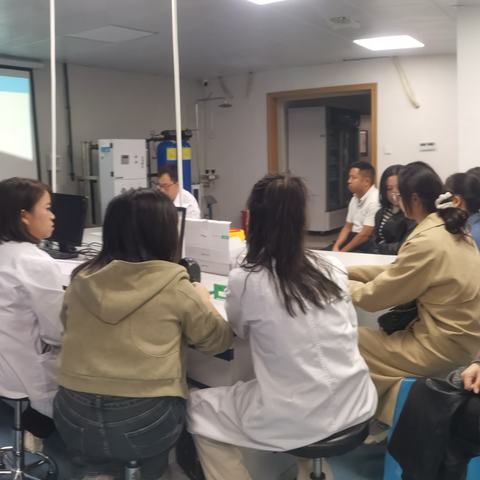 检验科召开10月医疗质量分析会