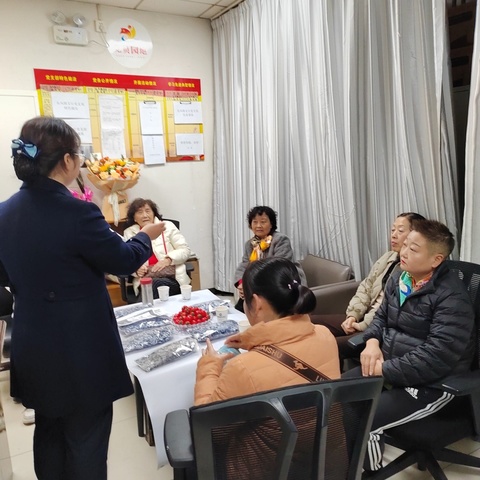 东风路支行开展“芳华绽放 财智同行”客户活动