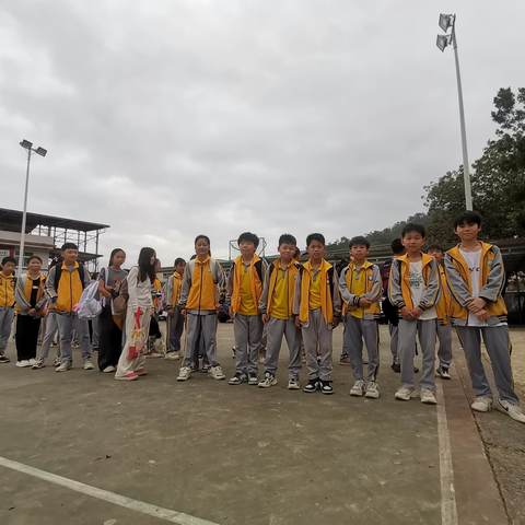 探索自然奥秘，点燃科学热情——花坑小学六年级开展课外实践活动简讯