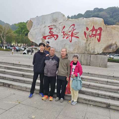 万水千山之隔，难隔血脉相连之亲