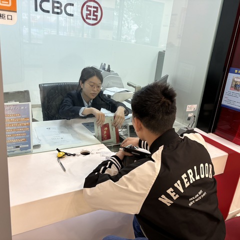 工行浦城支行发放小小“零钱包”，提升现金服务暖人心