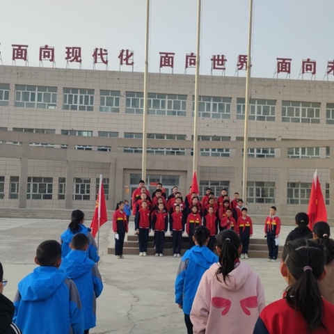 尉犁县第三小学“弘扬雷锋精神 争做新时代好少年”主题升旗仪式暨学雷锋主题活动月启动仪式