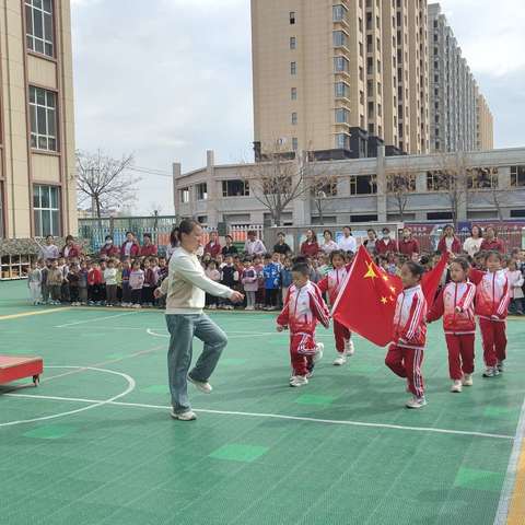 缅怀先烈 常怀感恩——二幼大一班升旗仪式