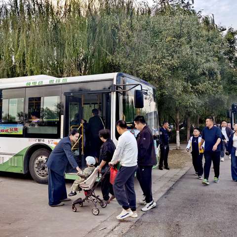 保障有力  接驳有序  游客满意