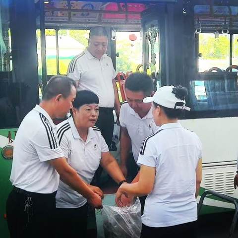 《福利发放  心系职工》