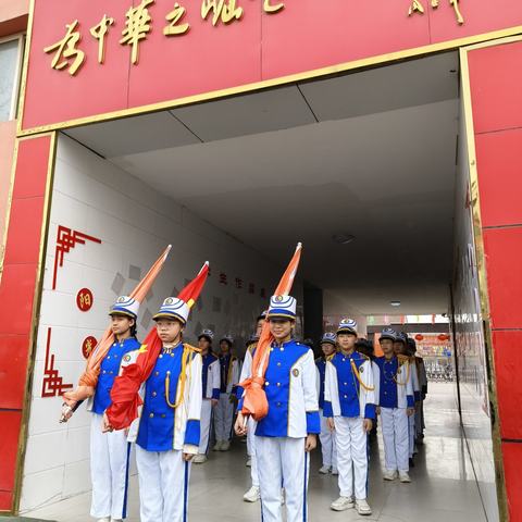 “红旗飘飘，伴我成长”——育才实验小学举行第一次升旗仪式