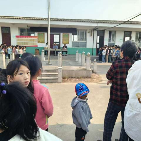 表彰催奋进，榜样促前行————华陂镇方营小学期中表彰大会