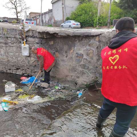 和村镇: 水清岸绿景色美，巡河护河我先行