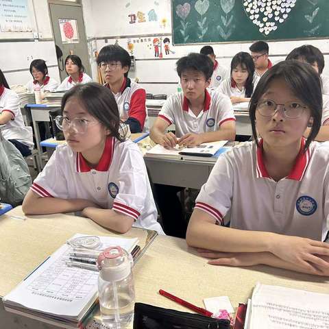 期末考试暨假期安全主题班会——咸阳梦圆职业学校