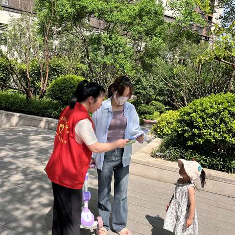 瀛洲社区开展“劳动创造美好，分类守护绿色”宣传活动