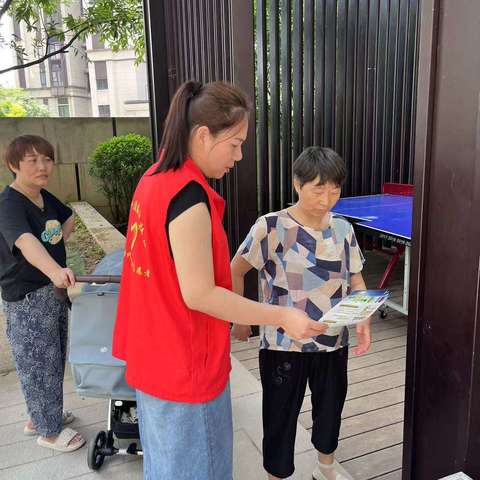 瀛洲社区开展“家家分类成习惯，社区美丽共维护”主题活动