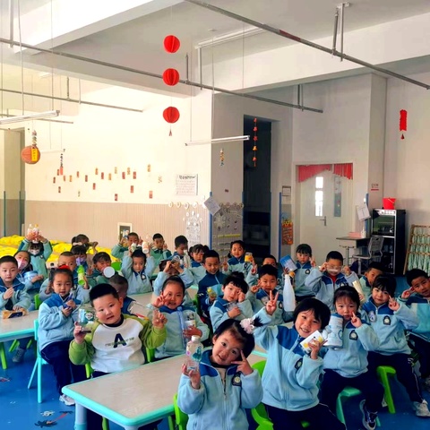 “瓶”添乐趣——市未来星幼儿园 中二班生成课