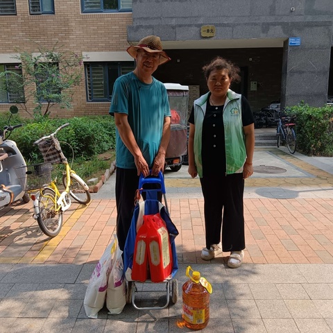 【华山街道社区社会组织联合会】华山街道翡翠清河社区走访慰问退役军人